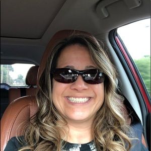 Meet your Posher, Elizabeth